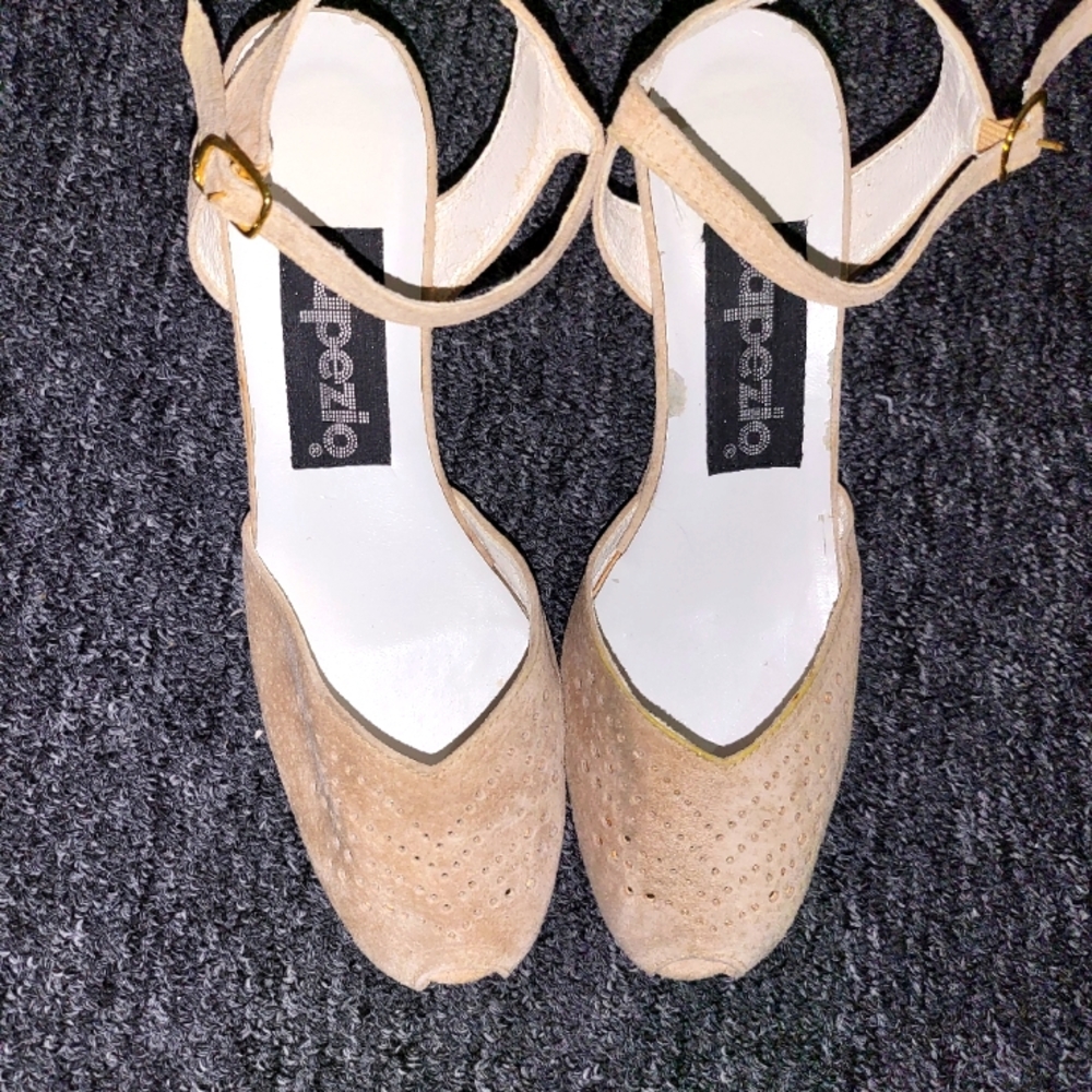 Vintage Capezio Peep Toe Small heel Size 7.5